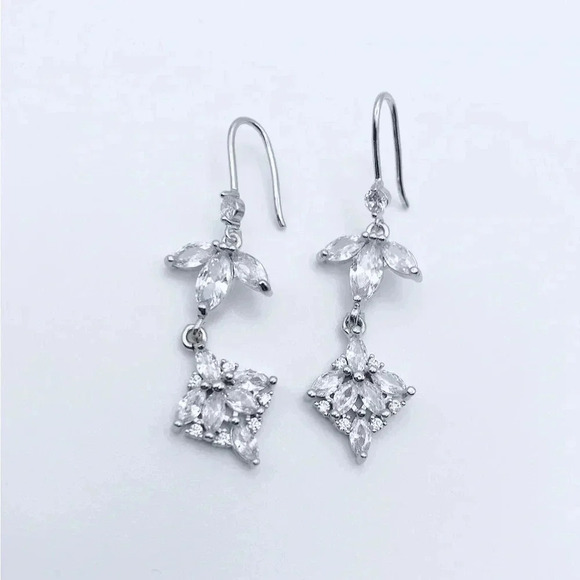 DANGLE Earrings with star studs | Woman Jewelry | Bride Earrings - Picture 1 of 2